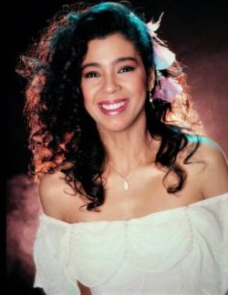 Irene Cara Escalera