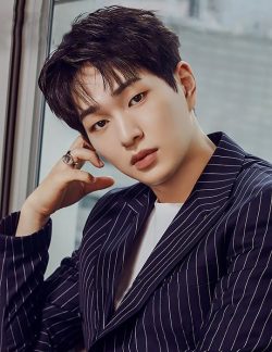 Lee Jin Ki ( Onew )