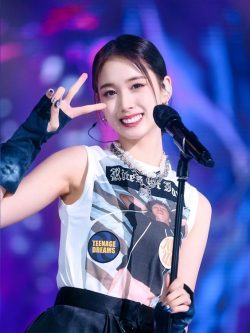 Jang Ye Eun ( J )