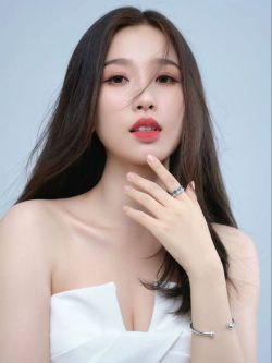 Esther Yu (Yu Shuxin)