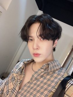 Junhyuk ( Lee Jun Hyuk )
