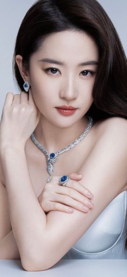 Liu Yifei (Crystal Liu)